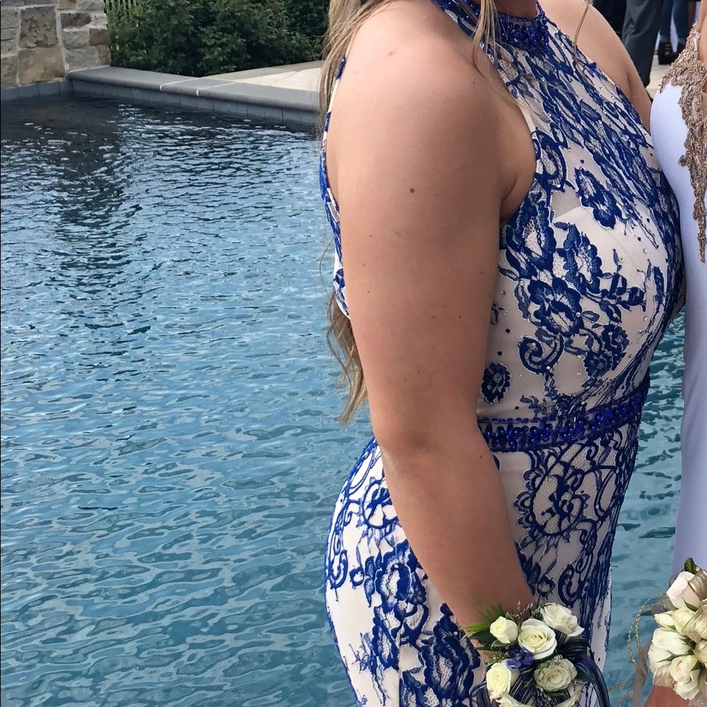 Prom dress! - Picture 4 of 5